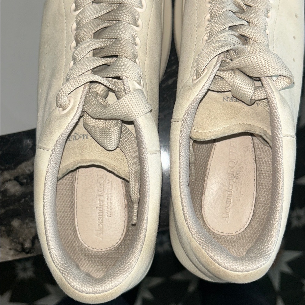 Alexander McQueen cream suede sneakers - Picture 5 of 11